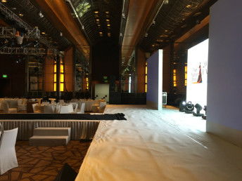 上海服裝發(fā)布會策劃與舞臺搭建指南 成像燈租賃與展覽服務(wù)解析